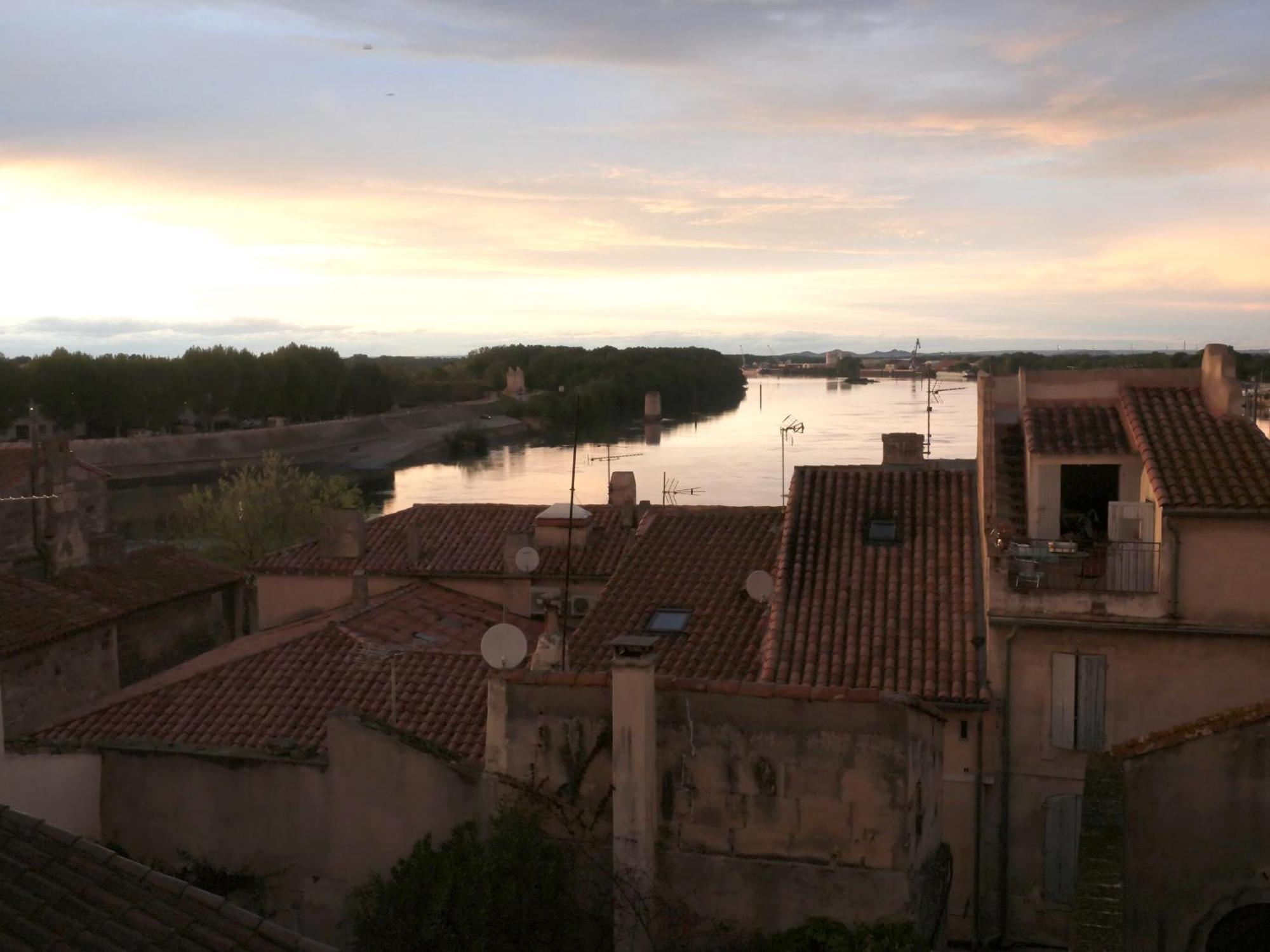 Superbe Appartement Avec Vue Arles Eksteriør billede
